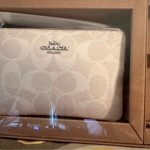 Coach wristlet set with 2 charms in glacier white